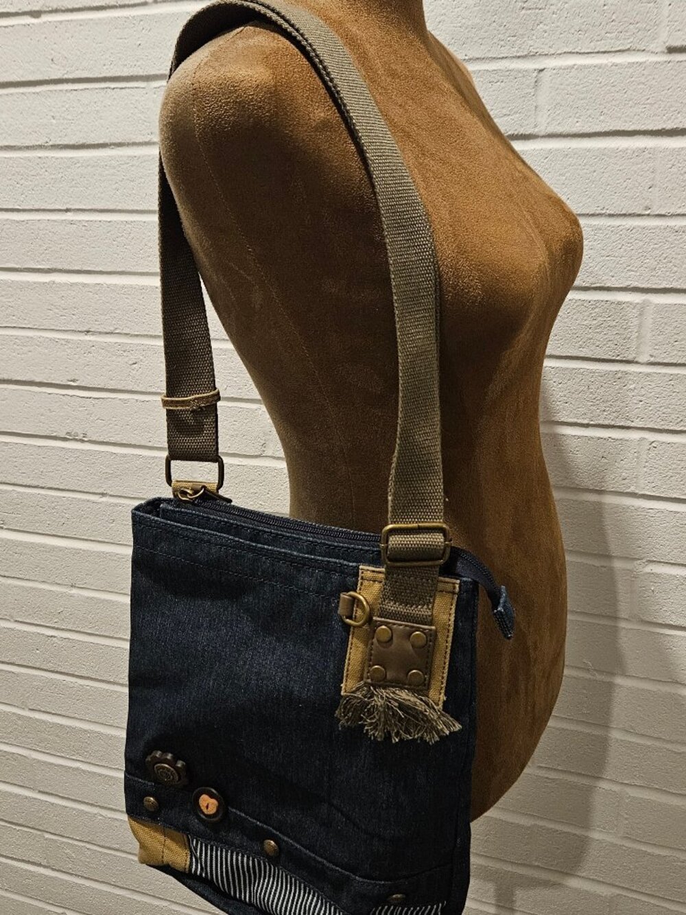 Chala Denim  shoulder to cross body bag - Picture 10 of 10